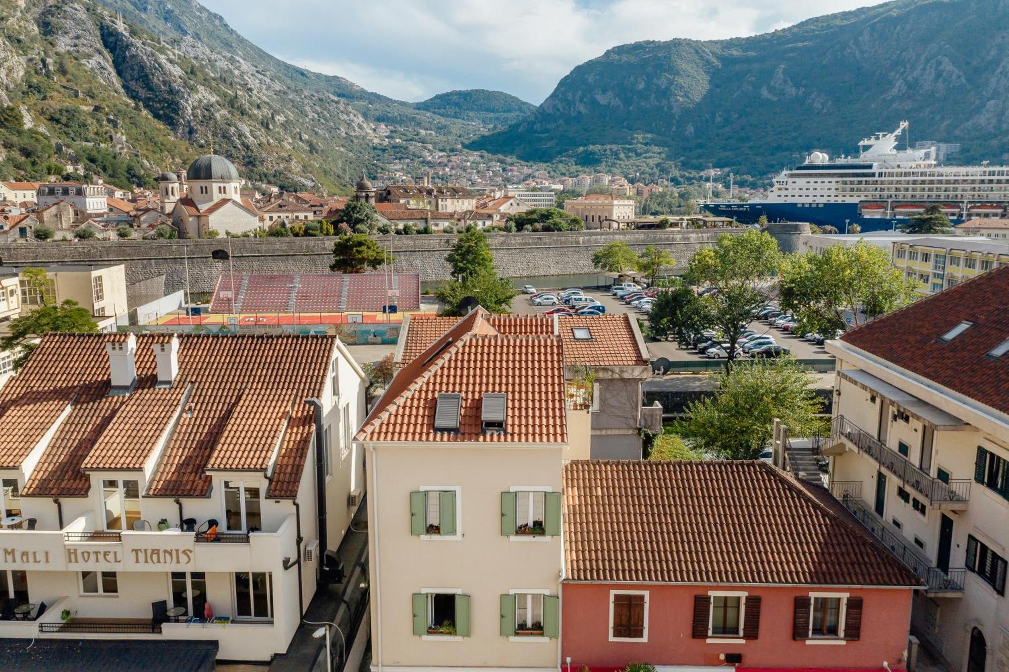 Kotor Central Point المظهر الخارجي الصورة